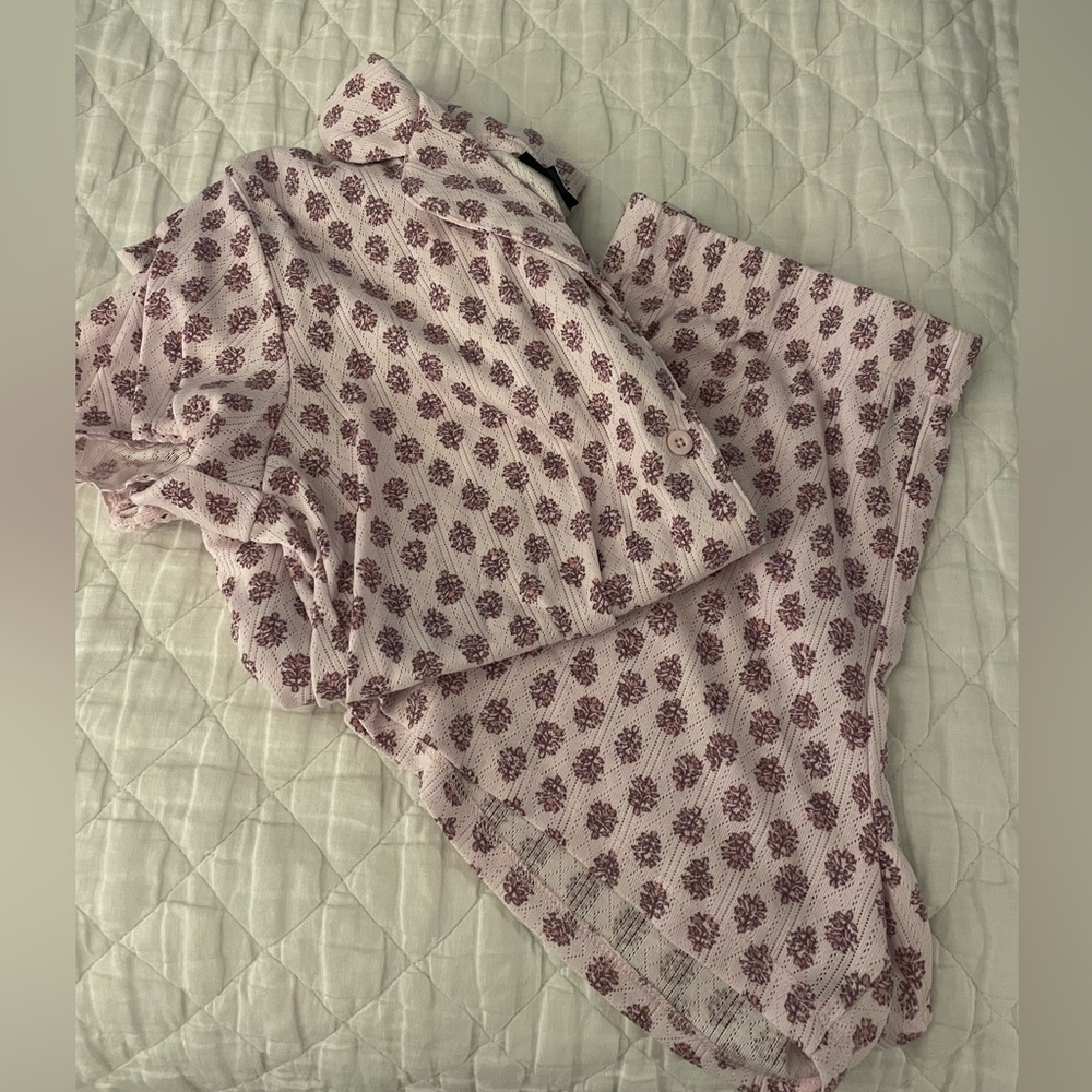 Tahari Pajama Set